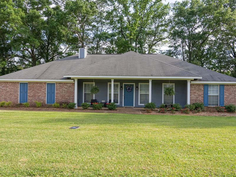 Home On.74 Acre Lot in Hinds Count : Raymond : Hinds County : Mississippi
