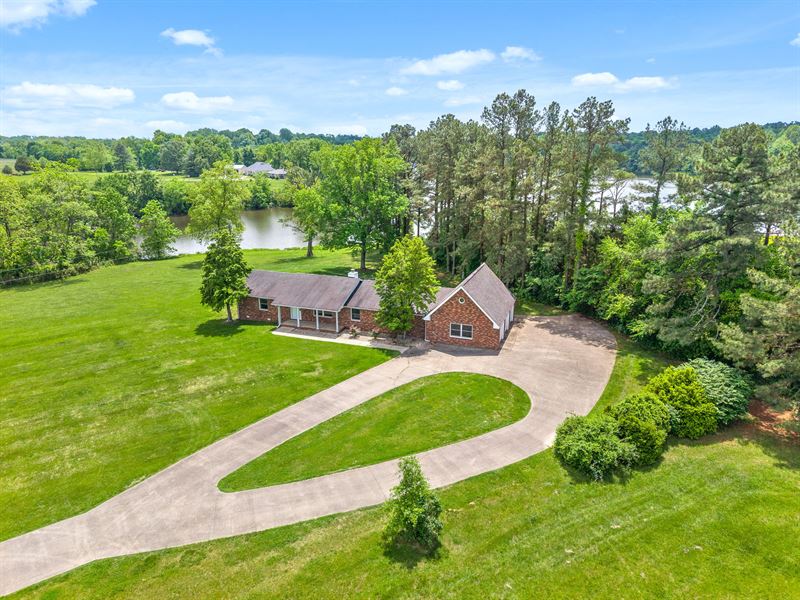 Beautiful Home on The Lake : Hopkinsville : Christian County : Kentucky