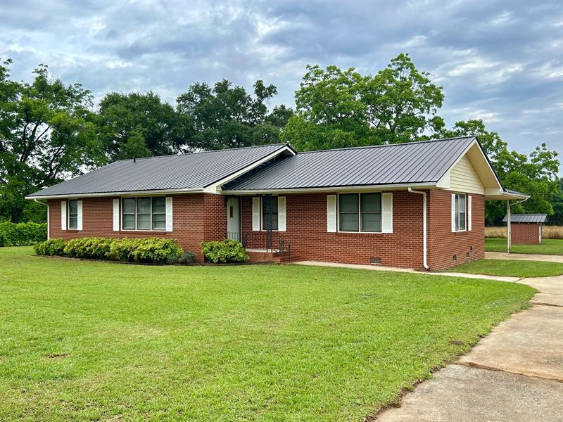 Home On 1.68 Acres in Dooly County : Unadilla : Dooly County : Georgia