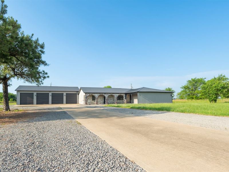 Spacious 5-Bedroom, 3-Bathroom Duck : Blytheville : Mississippi County : Arkansas