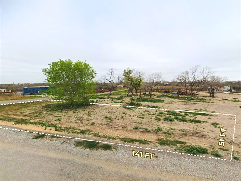 .16 Acre, All Utilities : Karnes City : Karnes County : Texas