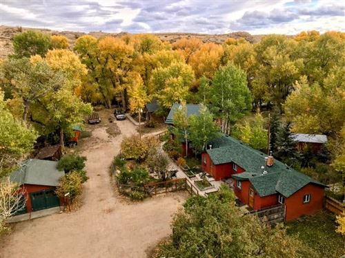 Elk Mountain Cabins : Elk Mountain : Carbon County : Wyoming