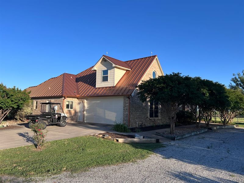 Home on Acreage for Sale in Era, TX : Valley View : Cooke County : Texas