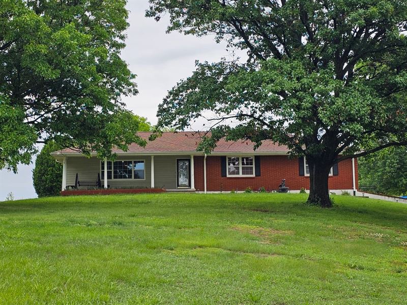 Andrew County Home & Acreage on Hwy : Savannah : Andrew County : Missouri