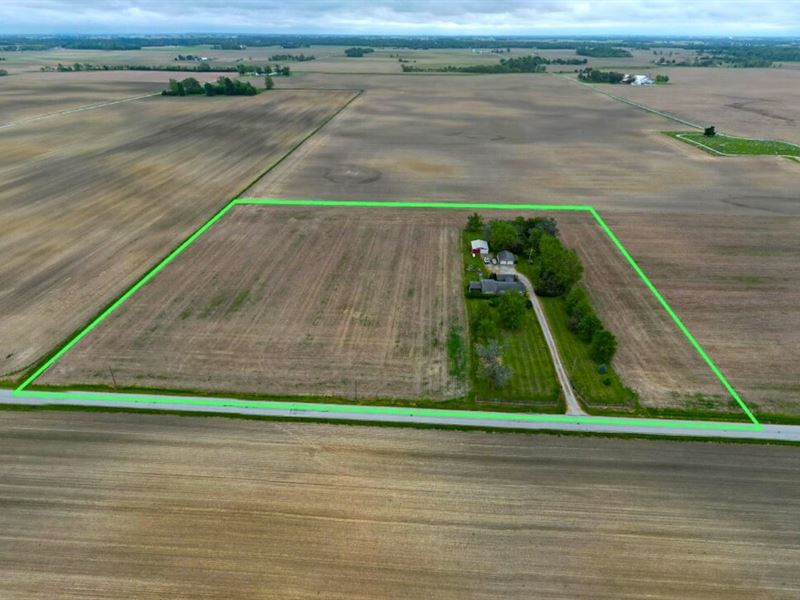 Charming Country Home with Tillable : Elwood : Tipton County : Indiana