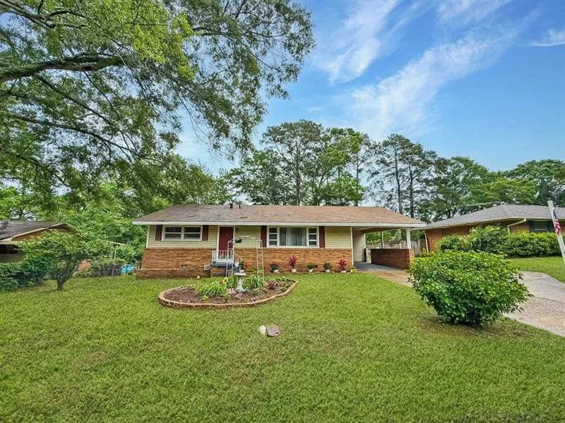 Home in Town with Fenced Back Yard : McComb : Pike County : Mississippi