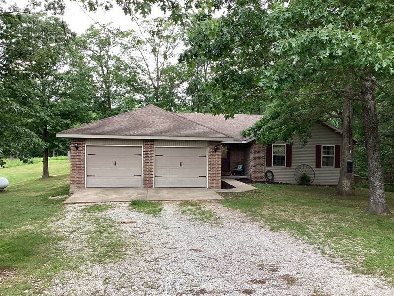 Country Home on Acreage in Christia : Chadwick : Christian County : Missouri