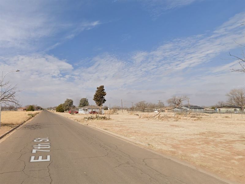 Spacious, Paved Access in Lubbock : Lubbock : Lubbock County : Texas