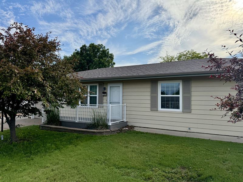 1729 Felten Dr : Hays : Ellis County : Kansas