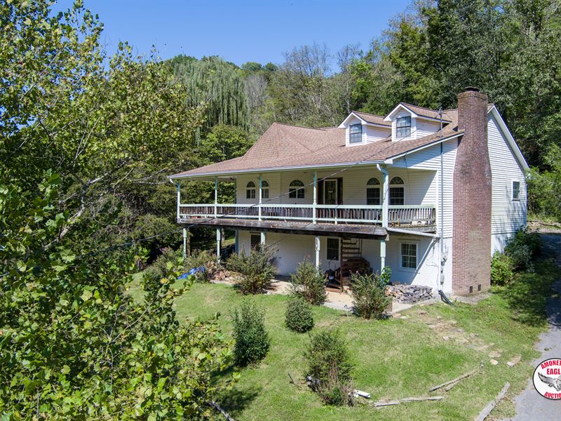 Nice Home on 176 +/- Ac : Celina : Clay County : Tennessee