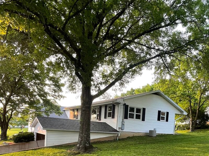 Beautiful Home in The Heart of Linn : Linn : Osage County : Missouri
