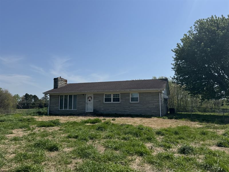 Home and Garage on 3.66 Acres : Monroe : Overton County : Tennessee