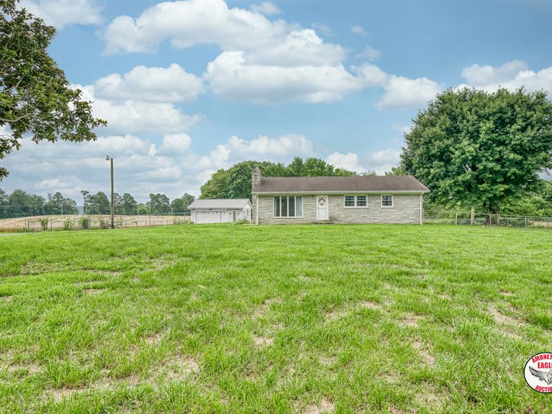 Home and Garage on 3.66 Acres : Monroe : Overton County : Tennessee