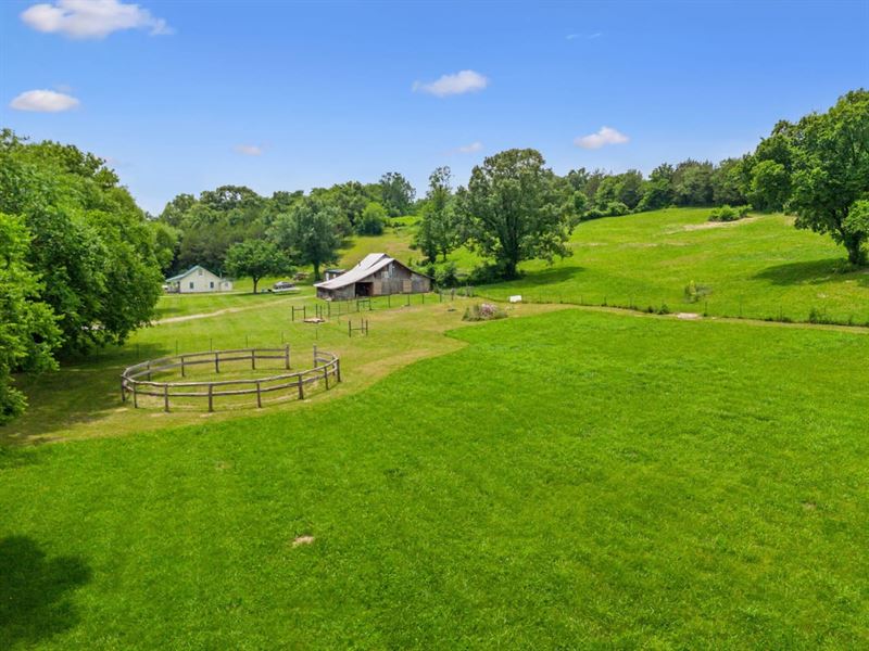 30 Acre Hobby Farm with Home, Barn : Pulaski : Giles County : Tennessee