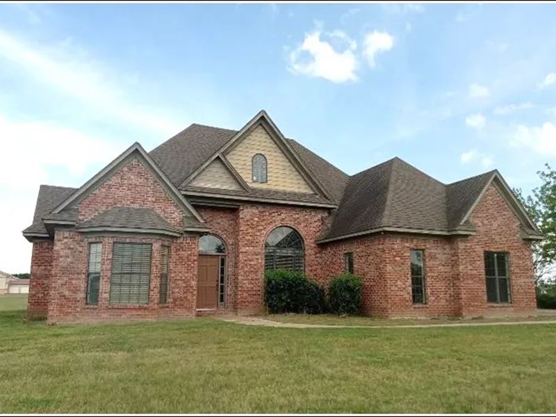 Home in Bolivar County At 38 3rd St : Cleveland : Bolivar County : Mississippi
