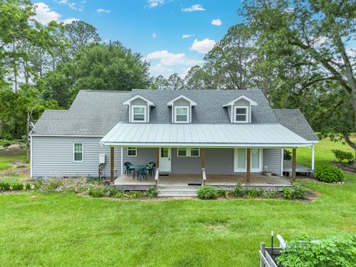 Modern Farmhouse on 65+/- Acres : Jesup : Wayne County : Georgia