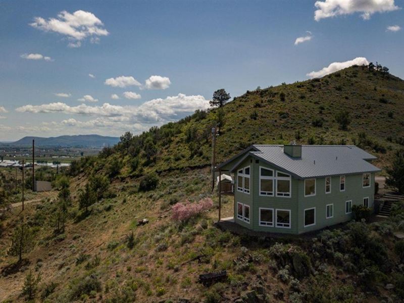 Spacious Light Filled Home : Klamath Falls : Klamath County : Oregon