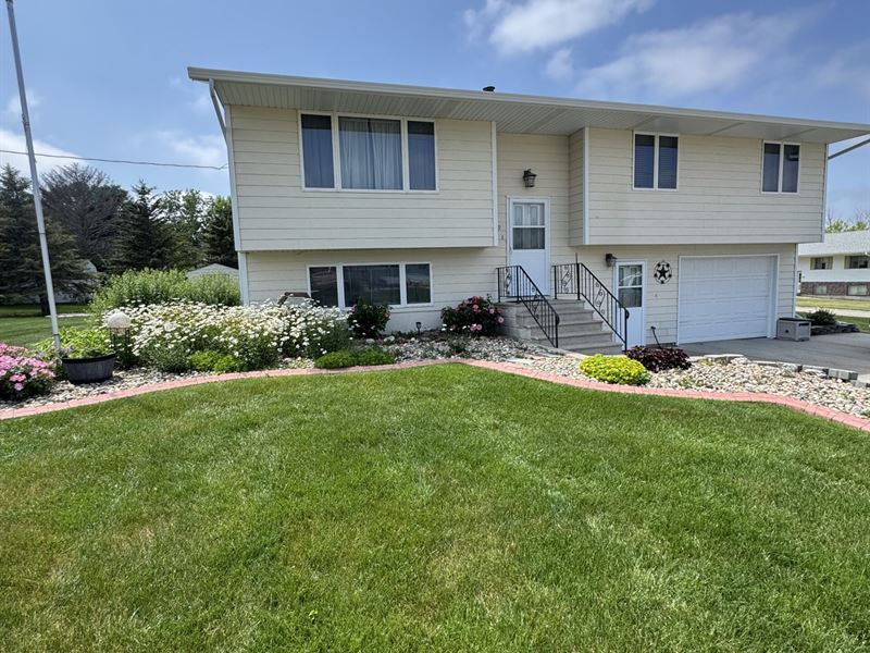 909 Roosevelt St Winner, SD : Winner : Tripp County : South Dakota