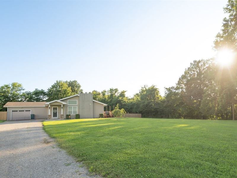 Beautifully Updated 3-Bedroom, 3-Ba : Dexter : Stoddard County : Missouri