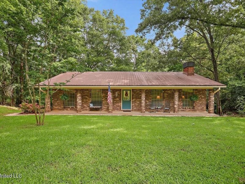 Clinton Home On 4 Acres with Stocke : Clinton : Hinds County : Mississippi