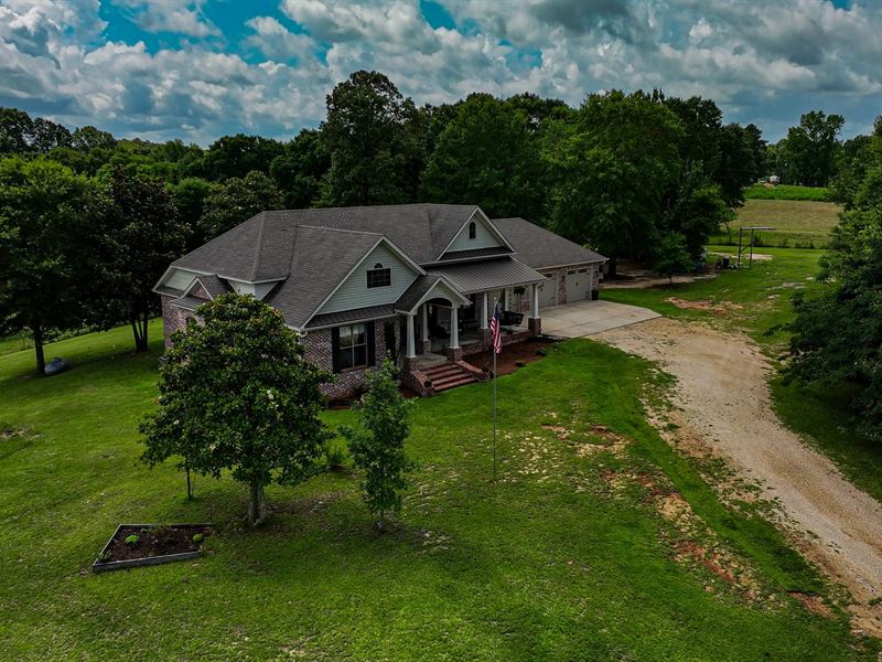 Impeccable Home On 35 Acres in Semi : Seminary : Jones County : Mississippi