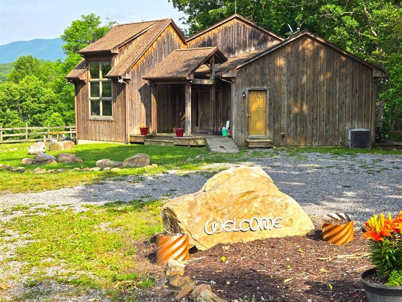 Mountain Paradise, Horses Welcome : New Castle : Craig County : Virginia