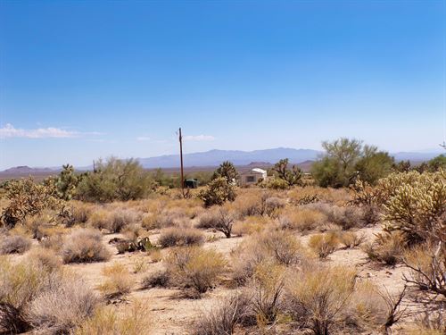 2.35 Acre Arizona Desert Kingdom : Yucca : Mohave County : Arizona