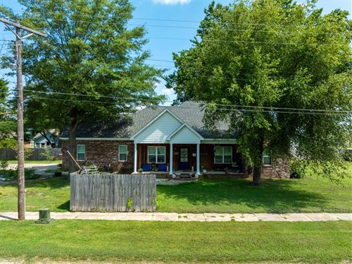 3 Bed 2 Bath Brick Home, Large Yard : Manila : Mississippi County : Arkansas