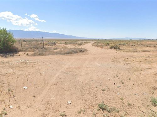 Private Double Lot Near Development : Los Lunas : Valencia County : New Mexico