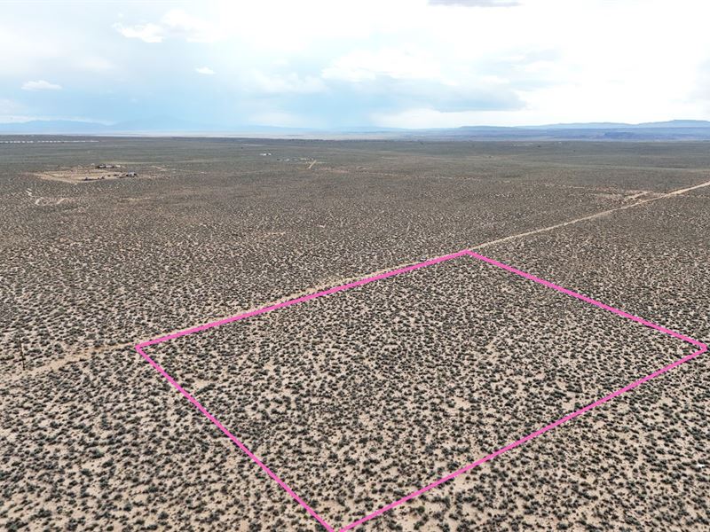 Expansive 10 Acre Lot in Los Lunas : Los Lunas : Valencia County : New Mexico