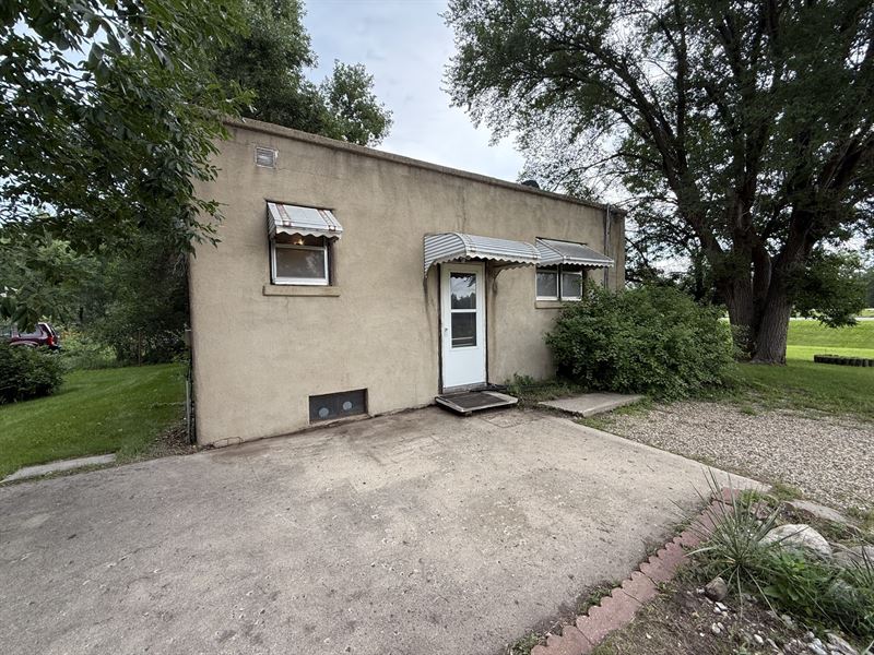 2604 Hwy 281 : Aberdeen : Brown County : South Dakota
