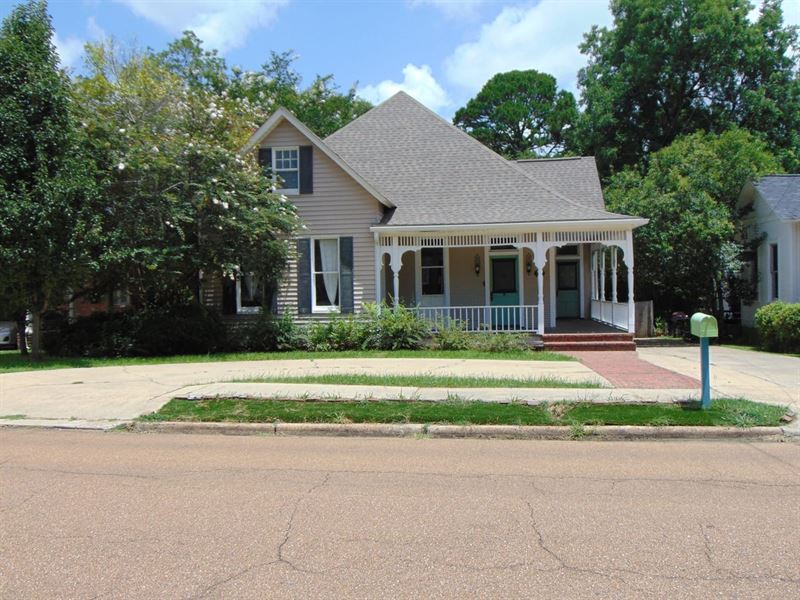 Oasis in The Heart of Brookhaven : Brookhaven : Lincoln County : Mississippi