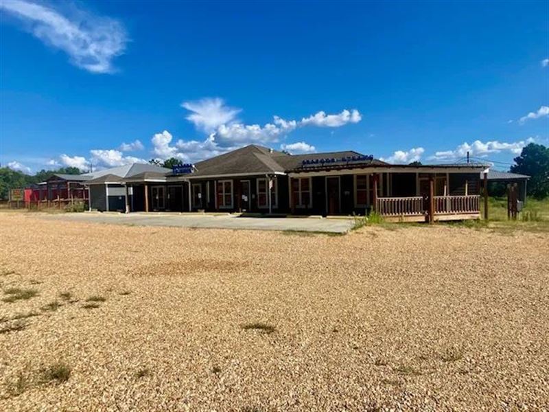 Commercial Building with Lots : McComb : Pike County : Mississippi
