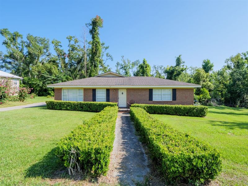 A Solid Home Base Near It All : Madison : Madison County : Florida
