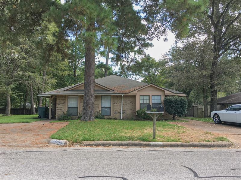 3114 A Clay Circle, 2-Bed/2-Bath : Huntsville : Walker County : Texas