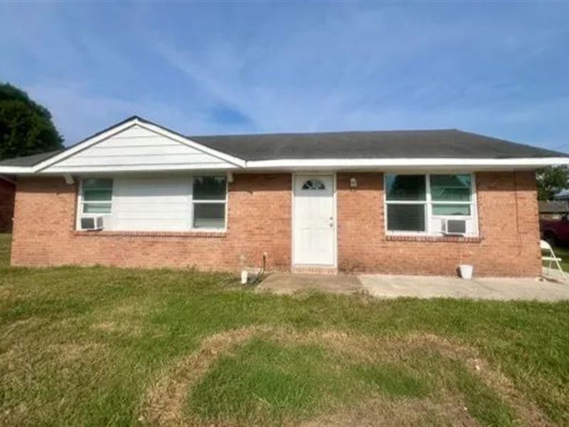 Home in Sunflower County At 80 East : Moorhead : Sunflower County : Mississippi