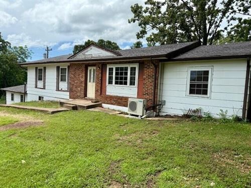 4 Bed 1.5 Bath, Basement, End of th : Summersville : Texas County : Missouri