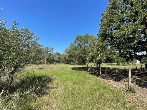 2.17 Acre Lot with Live Oaks in TX : Hallettsville : Lavaca County : Texas