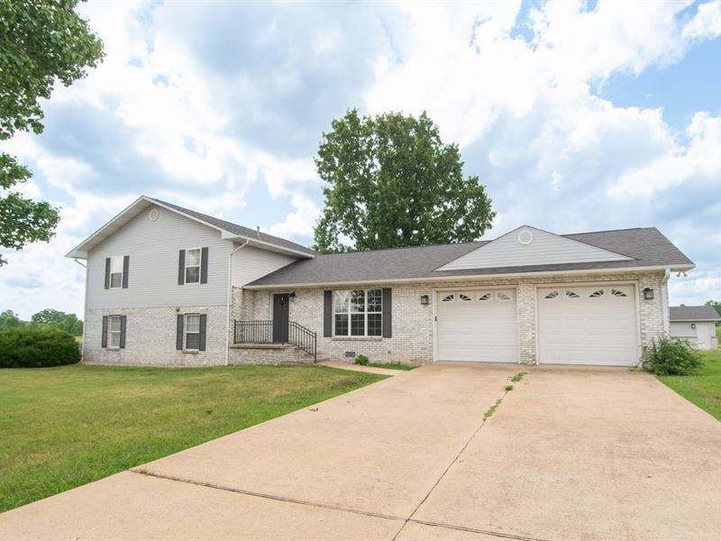 Beautiful and Spacious 4-Bed Home : Doniphan : Ripley County : Missouri