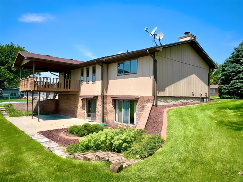12 Oakridge Rd-Superior : Superior : Nuckolls County : Nebraska