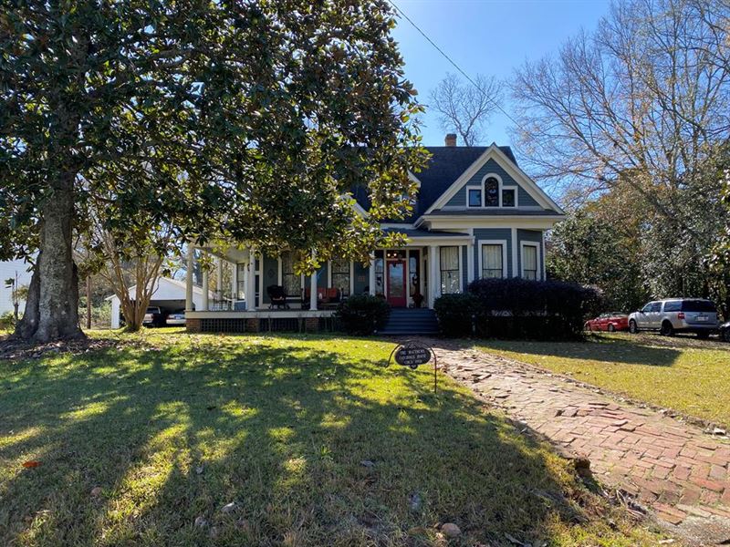 Vintage Charm, Modern Comfort : Hazlehurst : Copiah County : Mississippi