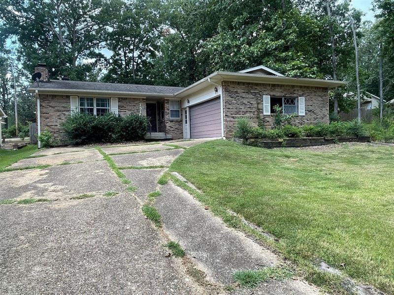 Cute 3-Bed 2-Bath Home in Poplar Bl : Poplar Bluff : Butler County : Missouri