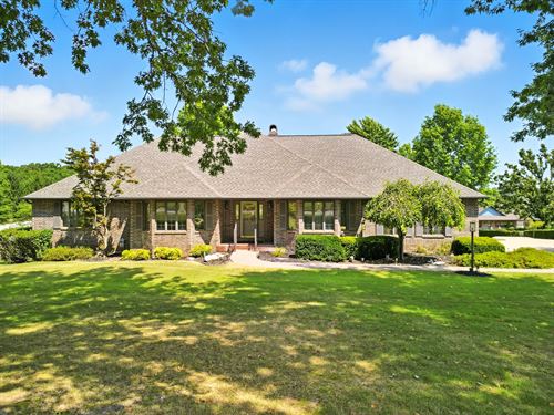 Executive Home on Golf Course : West Plains : Howell County : Missouri