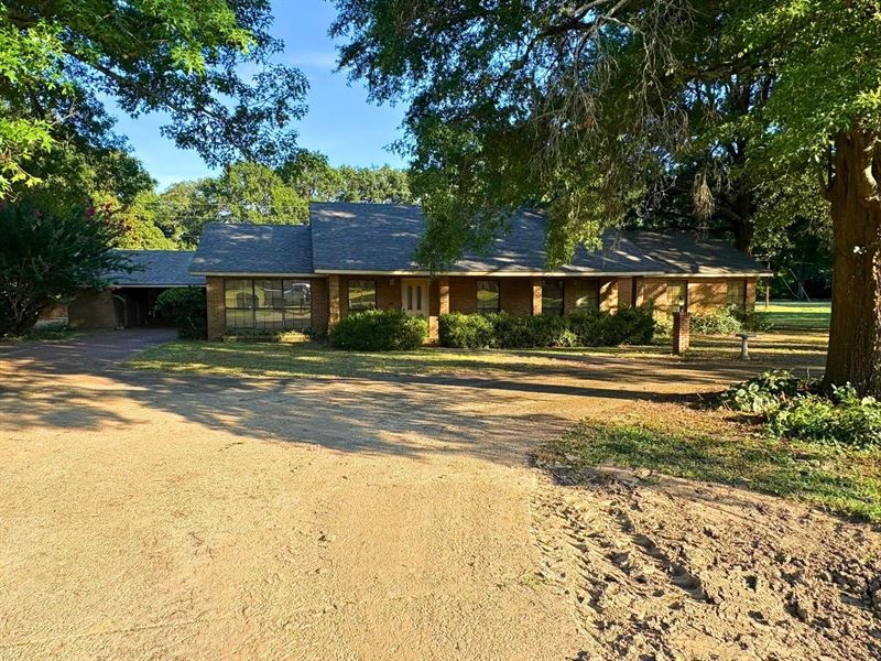 Home in Washington County At 203 Oa : Hollandale : Washington County : Mississippi