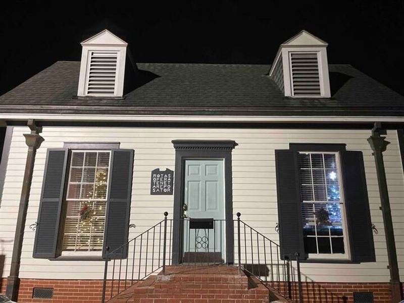 Downtown Historic Charm : Columbia : Marion County : Mississippi