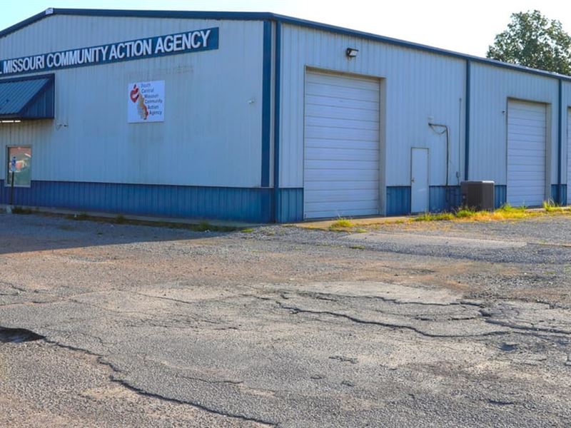 Large Commercial Building for Sale : Poplar Bluff : Butler County : Missouri