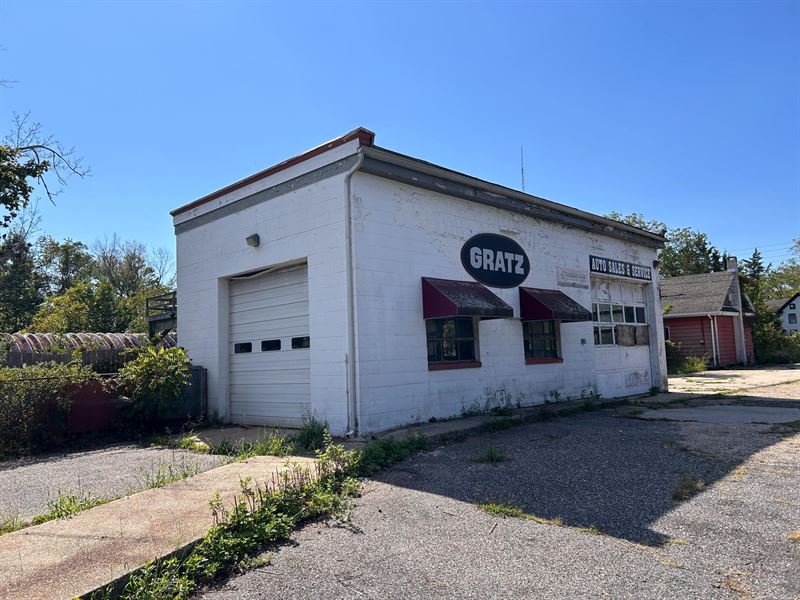 Commercial with Apt on Route 47 : Woodbine : Cape May County : New Jersey