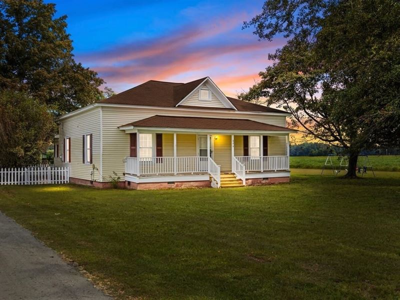 4.60 Acres of Residential and Homes : Kinston : Lenoir County : North Carolina