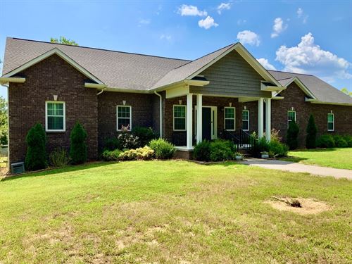 Beautiful Brick Home With Large Mor : Nunnelly : Hickman County : Tennessee