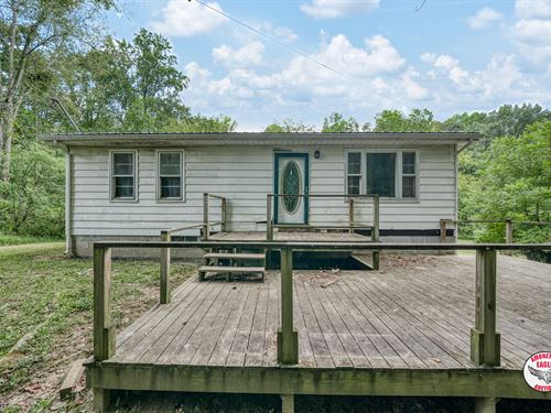 Home & 1.5 +/- Acres : Albany : Clinton County : Kentucky